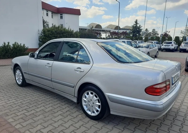 Mercedes-Benz Klasa E cena 9900 przebieg: 222000, rok produkcji 1999 z Leżajsk małe 232